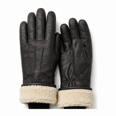 Black leather gloves with a fleece cuff